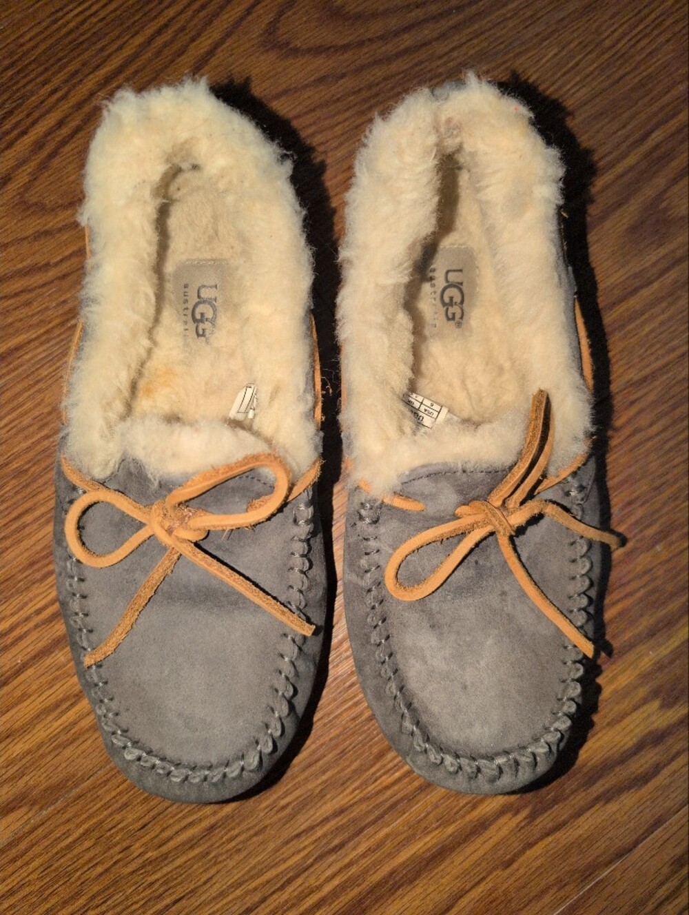Ugg Woman's Size 6 Slippers